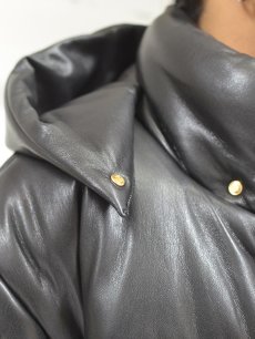 画像5: 30%OFF【NANUSHKA - ナヌーシュカ】"HIDE" Hooded vegan leather puffer jacket / BLACK (コート/ブラック) (5)