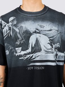 画像4: 送料無料【PLEASURES × joy division - プレジャーズ × ジョイディヴィジョン】ATROCITY TEE / BLACK (Tシャツ　/ ブラック) (4)